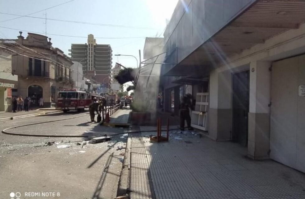 Bell Ville: explosión e incendio en local donde funciona una joyería
