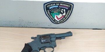 La pareja tenía un revólver calibre 22 largo\u002E