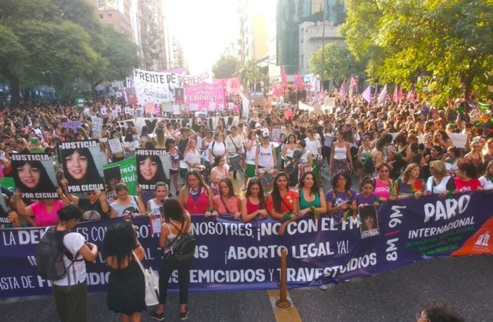Multitudinaria marcha en Córdoba por el Paro Internacional de Mujeres
