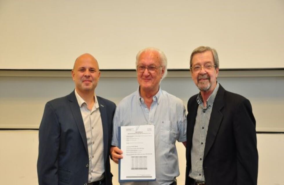 El ministro Avalle entregó promociones industriales a empresas locales