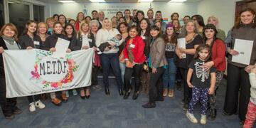Gobernadora de Tierra del Fuego haciendo entrega de la personería