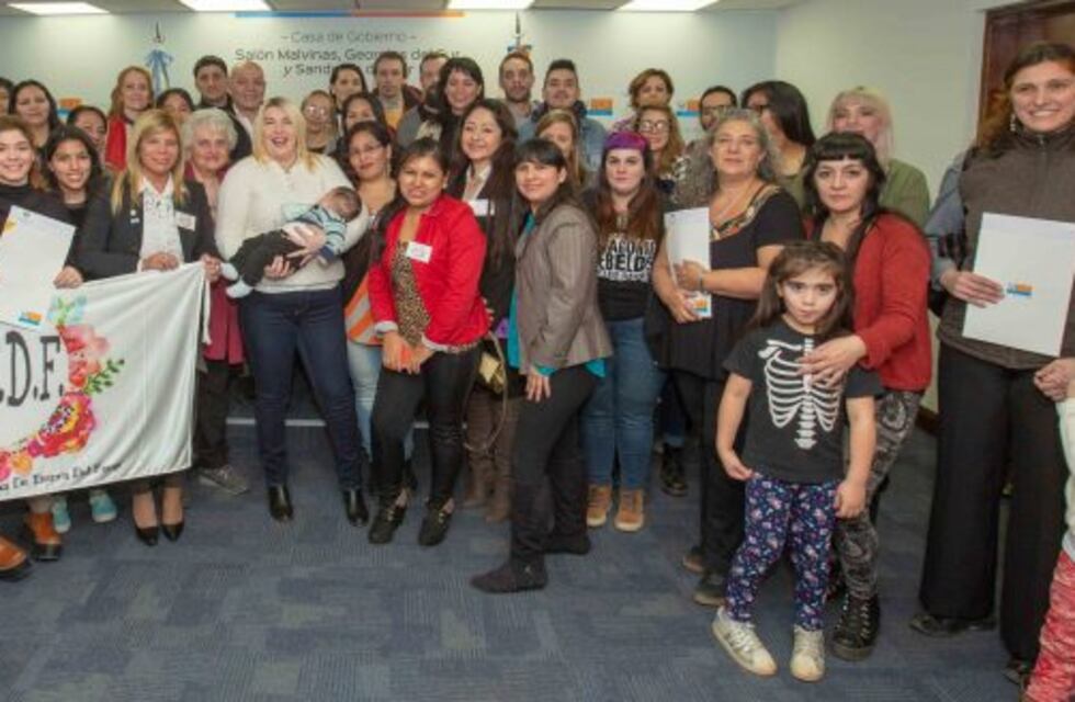 La gobernadora hizo entrega de personería jurídica a asociaciones civiles de Ushuaia