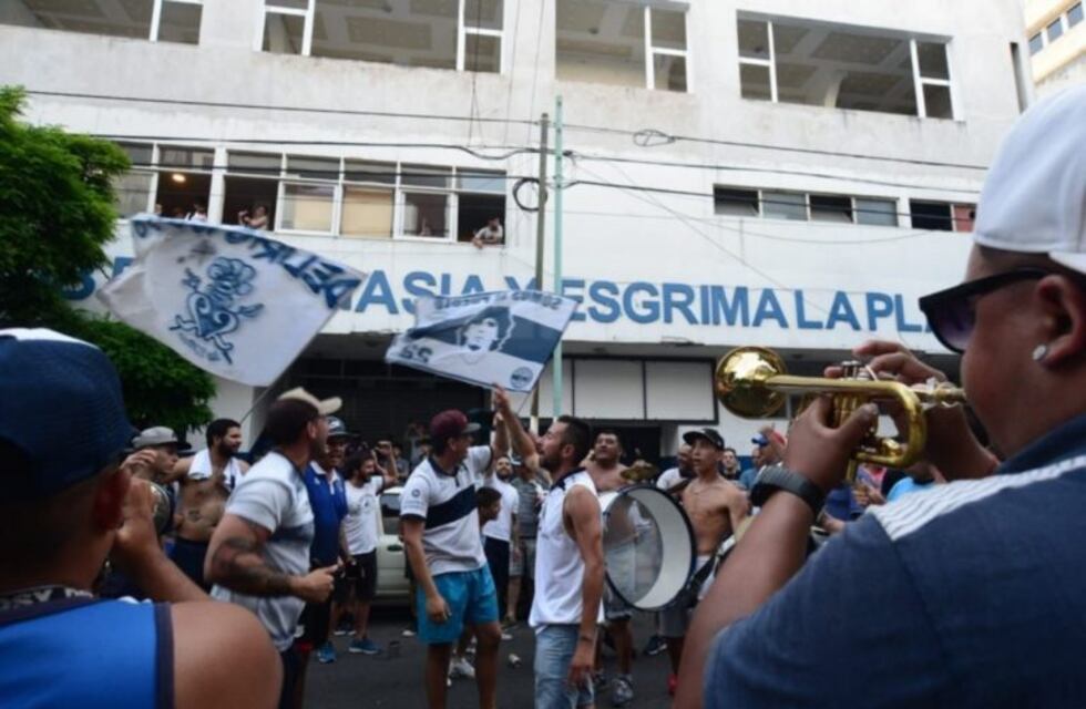 Bajo la consiga "¡Diego Volvé a casa! Te vamos a buscar", un grupo de hinchas se movilizarán en caravana hasta Bella Vista