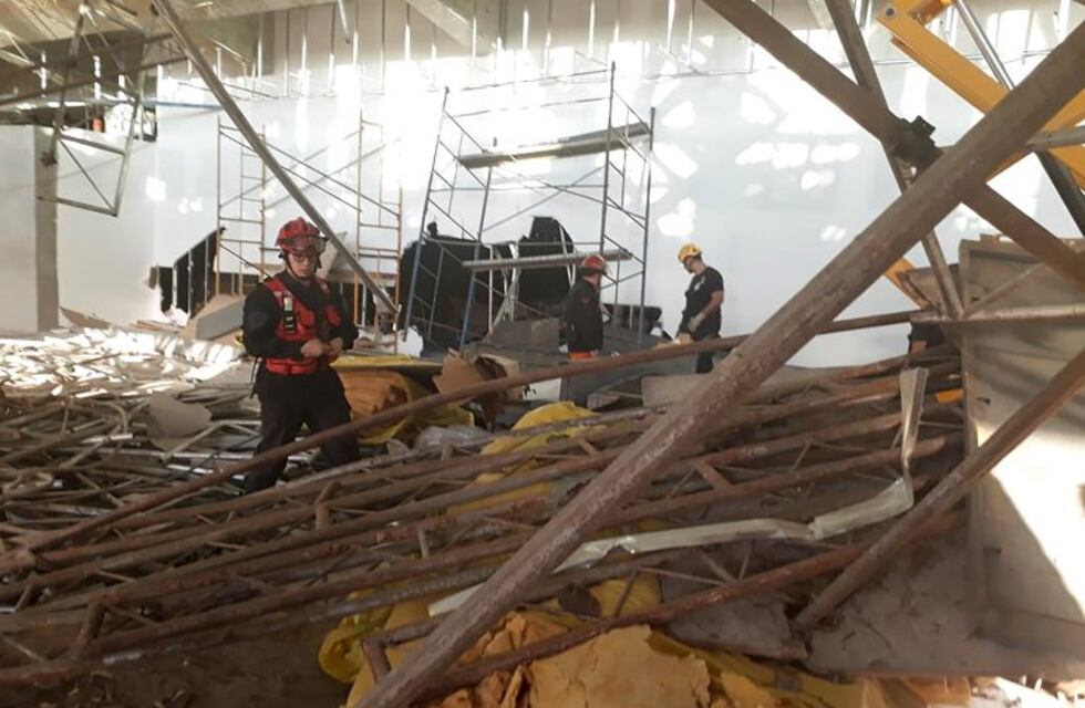 "Está grave, Dios quiera que salga bien", dijo la esposa del operario herido en el derrumbe en Ezeiza