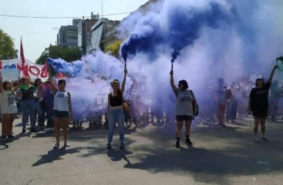 Multitudinaria marcha de mujeres en Resistencia