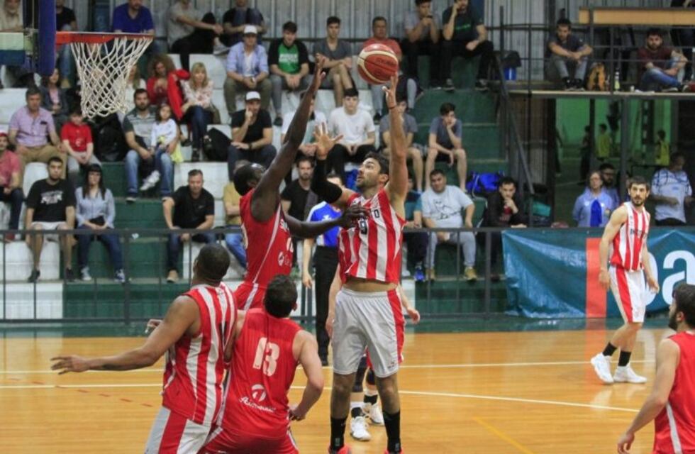 Atenas e Instituto son semifinalistas del Súper 9