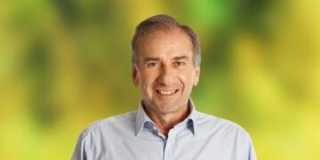Humberto Schiavoni en campaña como candidato a gobernador de Misiones\u002E (Cambiemos)