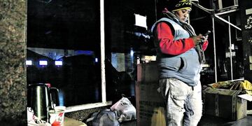 La gente realiza colas interminables para conseguir un turno en el Anses\u002E