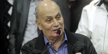 DYN207, BUENOS AIRES 15/09/2016, EL TITULAR DE LA UNIu00d3N ARGENTINA DE TRABAJADORES RURALES Y ESTIBADORES (UATRE), Y Lu00cdDER DE LOS 68 SINDICATOS NUCLEADOS EN LA 62 ORGANIZACIONES GREMIALES PERONISTAS, GERu00d3NIMO VENEGAS, ESTA MAu00d1ANA DURANTE LA CONFERENCIA DE PRENSA OFRECIDA PARA INFORMAR SOBRE LOS AVANCES LOGRADOS EN EL PROCESO DE IMPUGNACIu00d3N DE LA ELECCIu00d3N DEL TRIUNVIRATO DE LA UNIFICADA CGT. . FOTO: DYN/ALBERTO RAGGIO. ciudad de buenos aires geronimo momo venegas titular de la UATRE conferencia de prensa sobre la impugnacion de la eleccion del triunvirato de la CGT