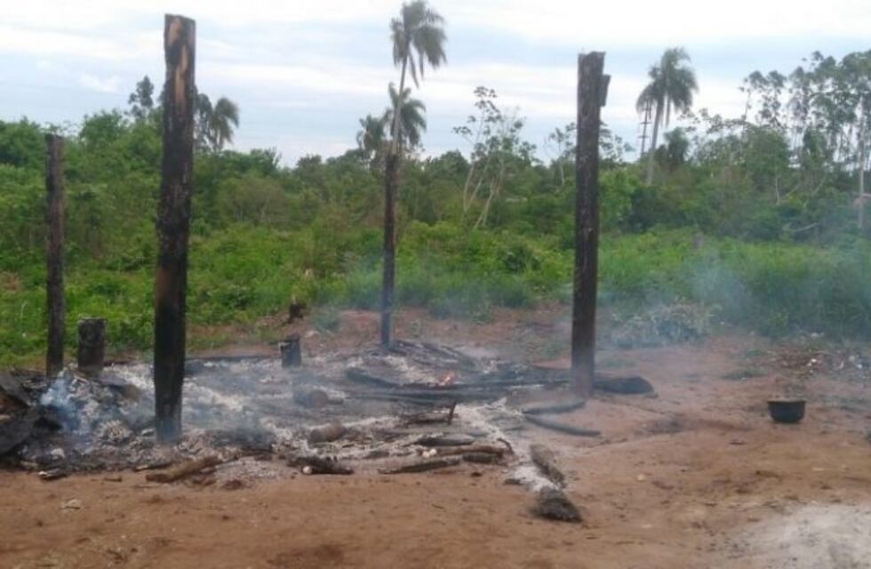 Su casa se incendió y se quedaron con lo puesto