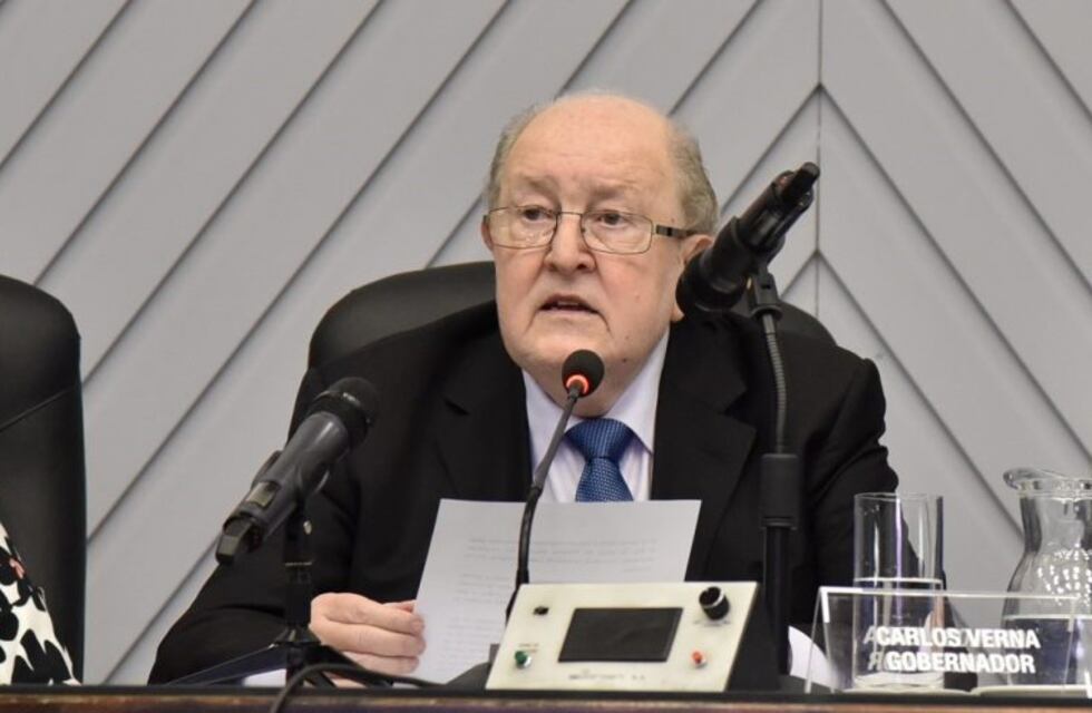 Verna anunció la creación de una empresa de telefonía y créditos para vivienda y producción