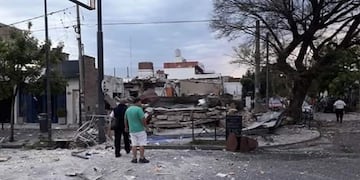 Explotó un local en avenida Fuerza Aérea\u002E