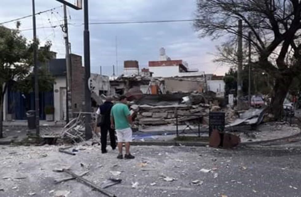 Explotó un local de comidas rápidas en avenida Fuerza Aérea