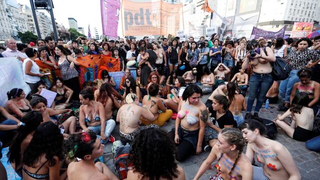 Tetazo masivo en el Obelisco porteu00f1o.