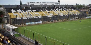 Cancha de Almirante Brown\u002E (web)