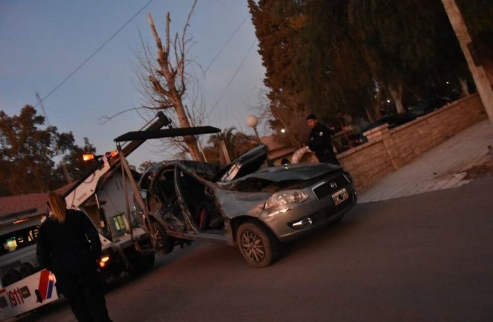 Tres jóvenes murieron en un tremendo accidente en San Juan