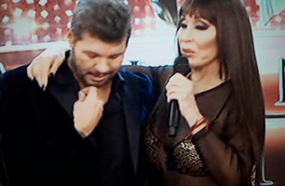 Tinelli se quedó sin voz y Moria Casán lo reemplazó en la conducción de ShowMatch