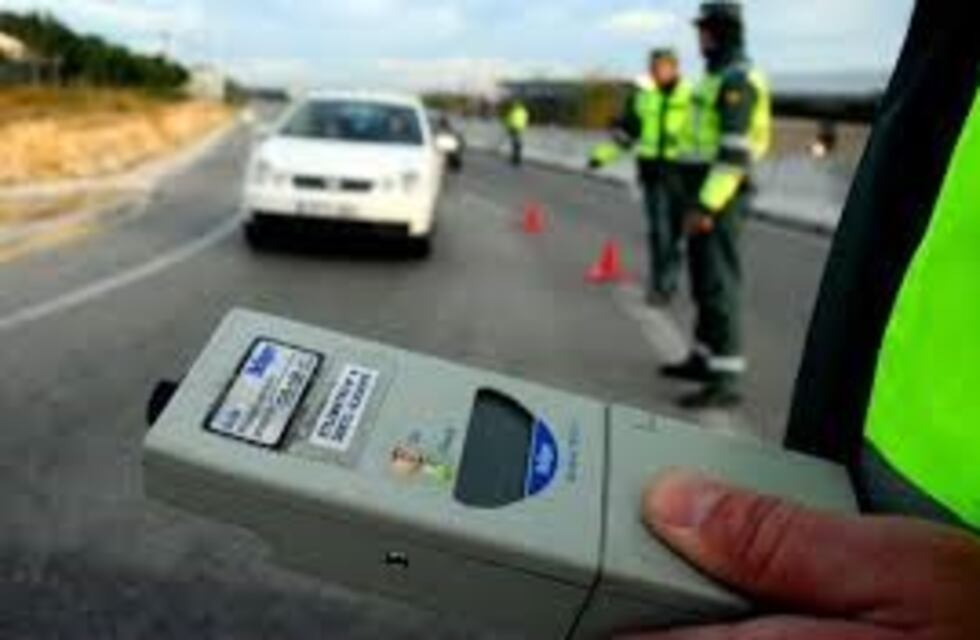 Descubrieron a una mamá que transportaba cocaína en su camioneta