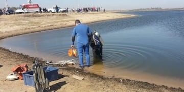 Policías de la Unidad Regional I y buzos tácticos intervinieron para auxiliar a las víctimas\u002E (@policia_fe)