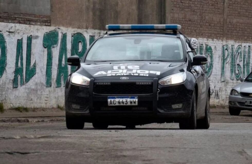 Se peleó con su ex, la golpeó y se llevó al hijo que tienen en común