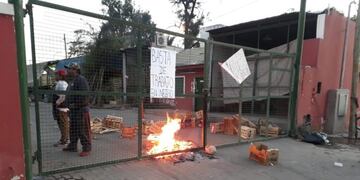 Se paraliza el trabajo en el mercado central por un conflicto laboral