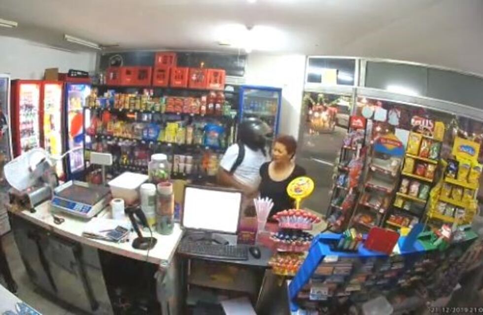 "Entre nomás mami, estamos robando", le dijeron dos ladrones a una clienta