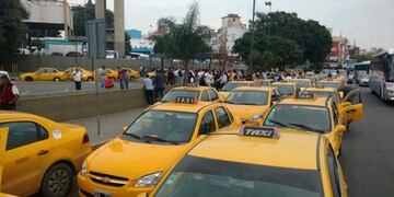 No habrá servicio de taxis por 28 horas\u002E