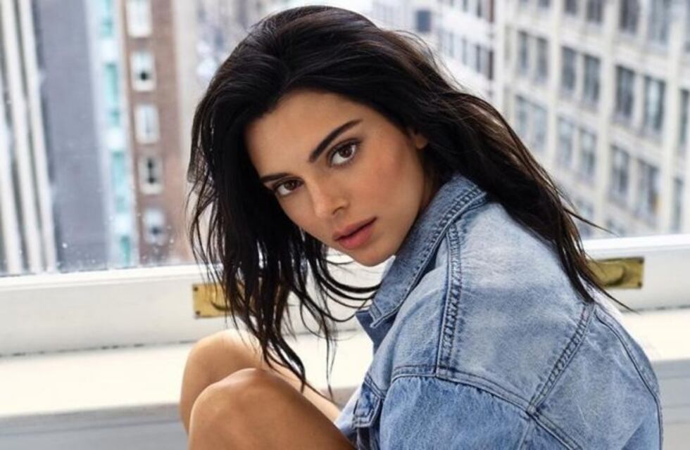 Kendall Jenner paralizó Instagram con fotos en nanokini naranja