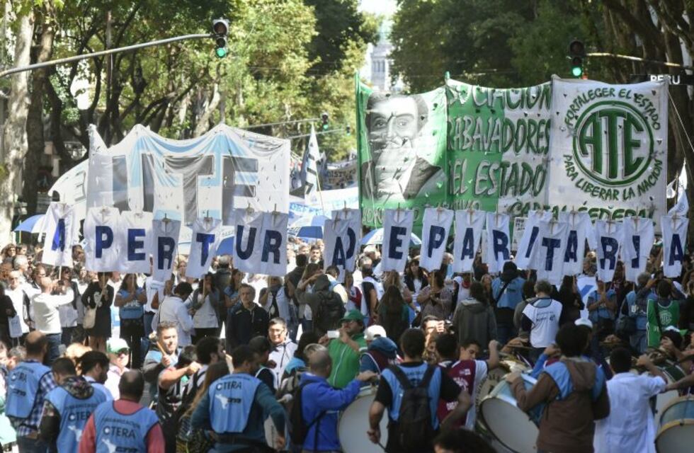 Denuncian que los descuentos a los docentes de la Provincia son "ilegales"