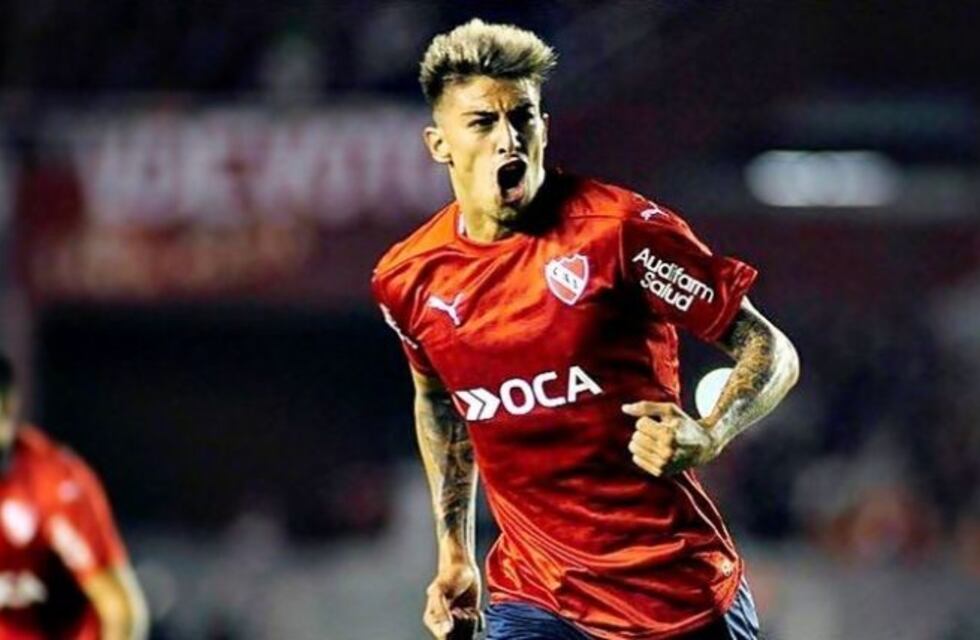 ¿Lo tenías? Rigoni la "rompió" en Jesús María con su banda de cumbia