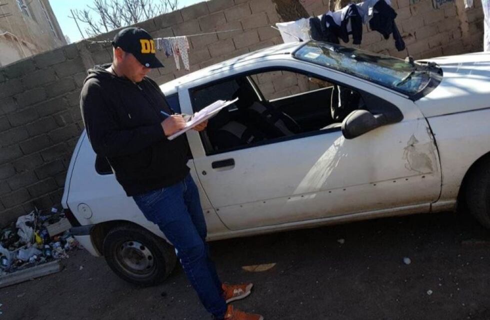 Robaron un auto y lo desarmaron para venderlo en partes