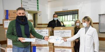 Entrega de insumos chinos al Hospital de Rafaela