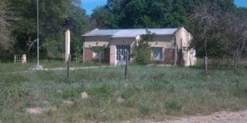 Casa cedida por el Estado provincial para su uso como escuela rural\u002E