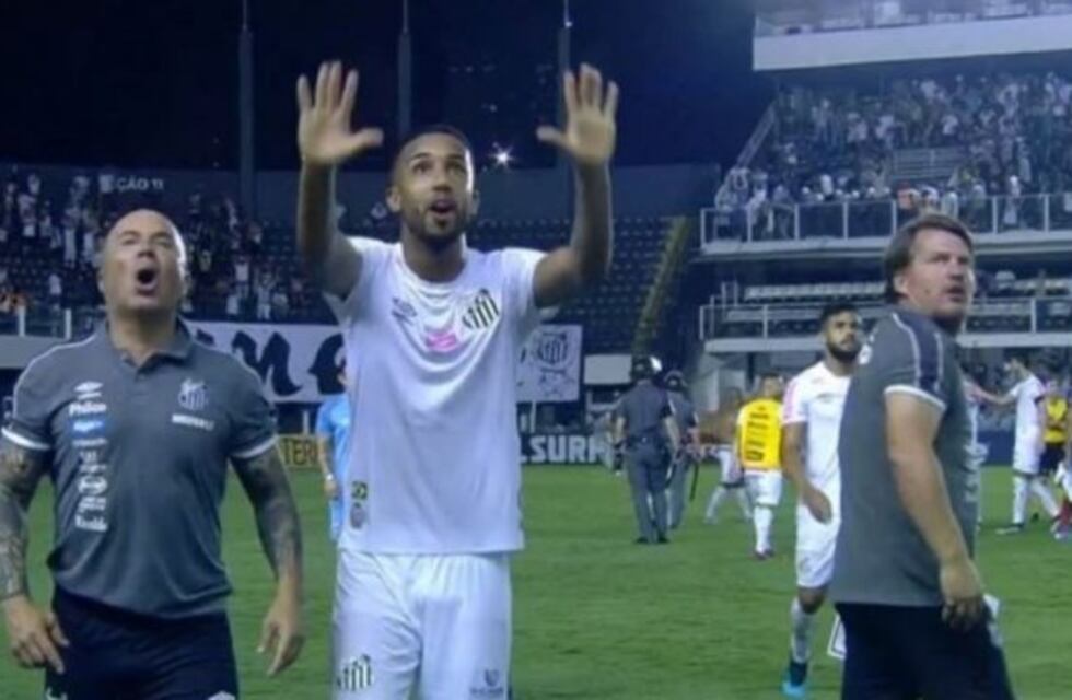 Jorge Sampaoli cruzó insultos con un hincha en Brasil: "Era un fanático de Bahía con la camiseta de Santos"