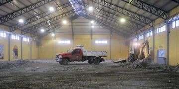 Municipio pone en valor el gimnasio Pincha Ratas con remoción del antiguo piso