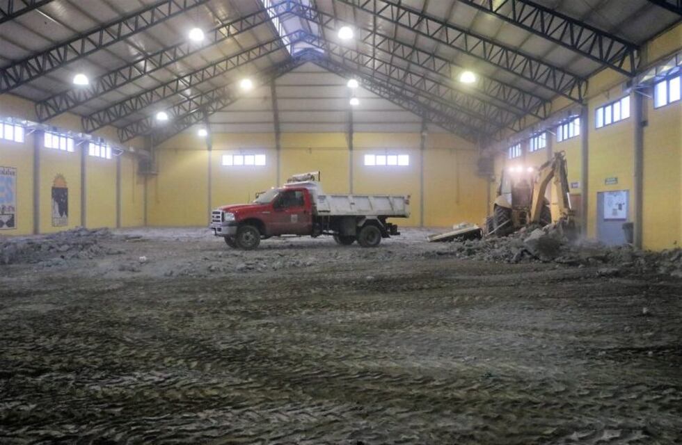 Municipio pone en valor el gimnasio Pincha Ratas con remoción del antiguo piso
