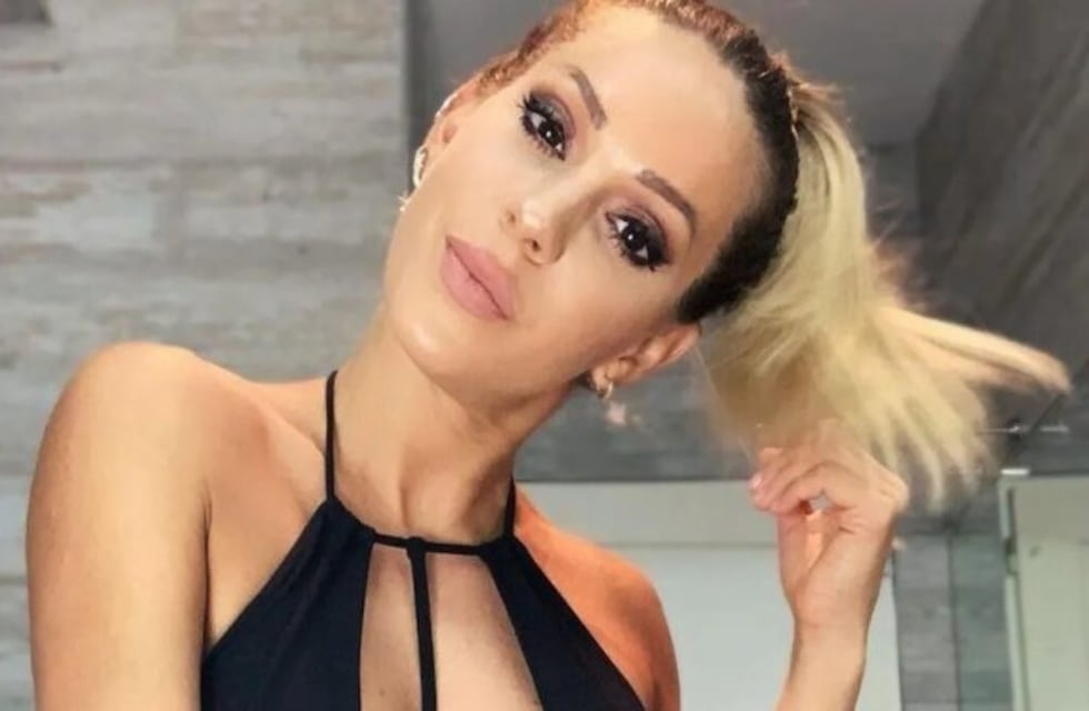 Noelia Marzol lució un "infartante" look sentada en la cama