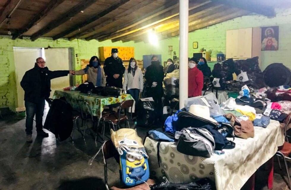 Objetos olvidados en el aeropuerto mendocino fueron donados a un merendero