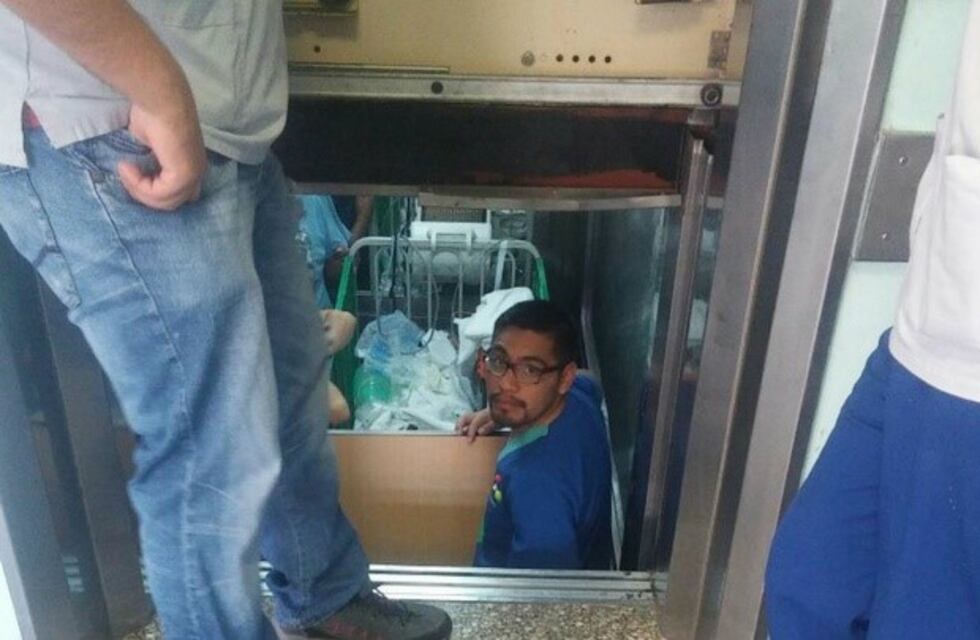 Un niño recién operado quedó varado en el ascensor del Hospital de Niños