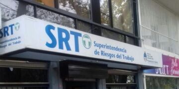 El hombre comenzu00f3 la protesta en la oficina de avenida Pedro Molina al 565, quien exigu00eda que lo atendieran.