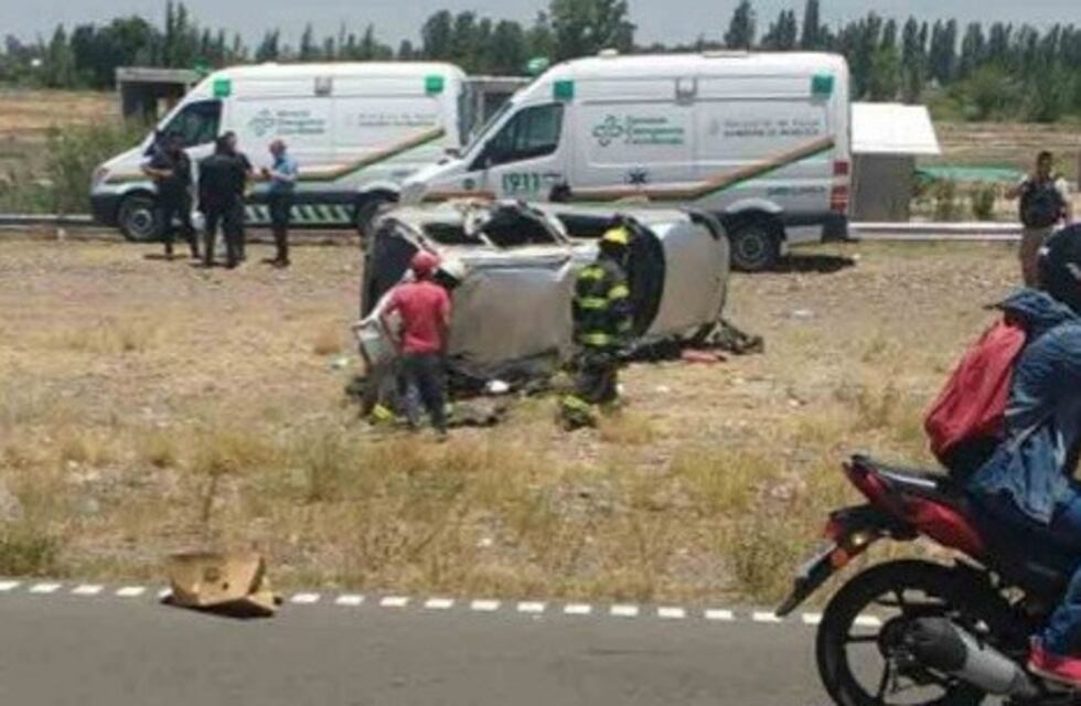Milagro: una familia se salvó luego de un tremendo accidente en un acceso mendocino