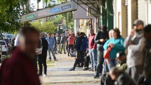 Beneficiarios de la AUH y jubilados\u002E