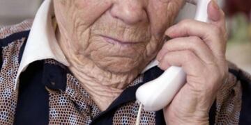 Los adultos mayores, víctimas constantes de los engaños telefónicos.