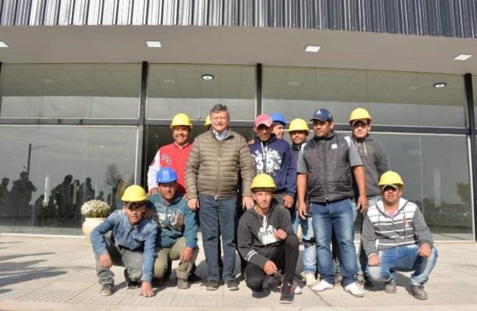 Peppo recorrió la megaobra del centro de la madera en Machagai