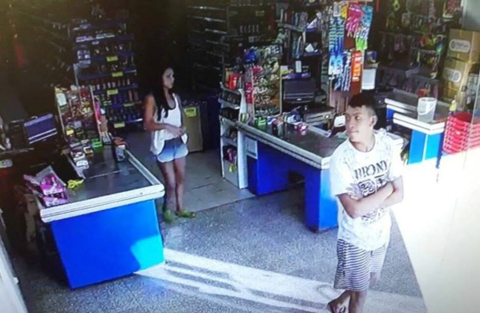 Las imágenes que comprometen a Iván Pedrozo, el joven que robó frente al súper chino