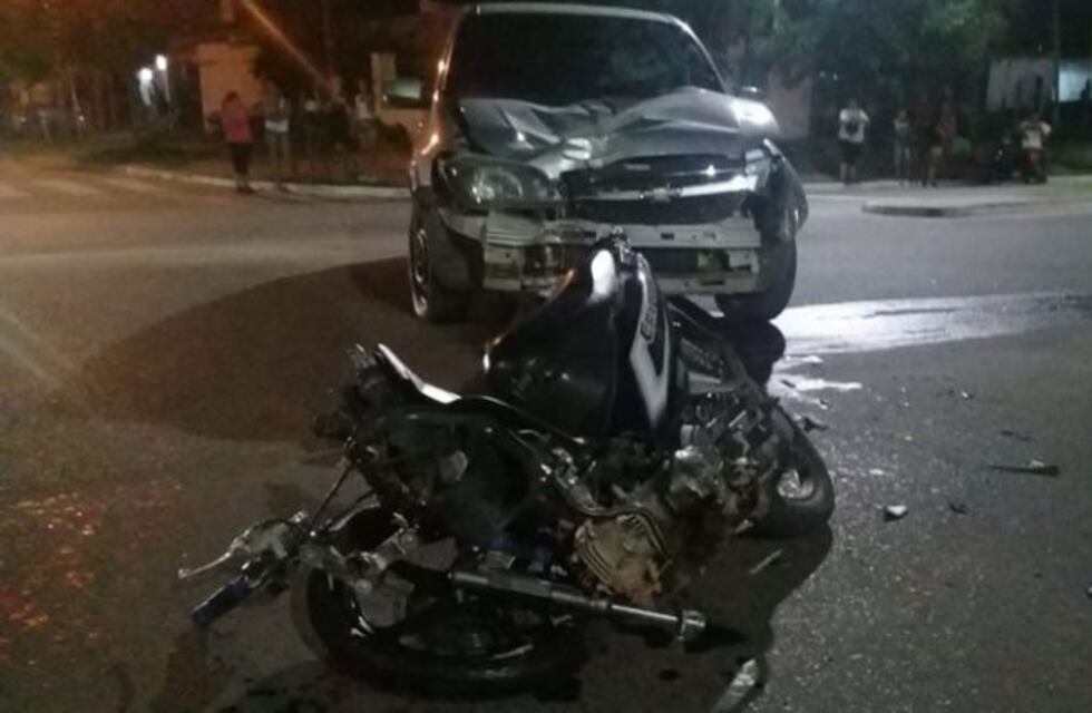 El joven accidentado en Boulevard San Lorenzo se encuentra en una situación neurológica crítica