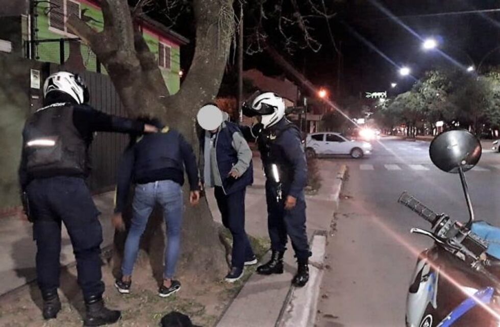 Pasó burlándose de los uniformados y haciendo "willy", su moto terminó en el corralón