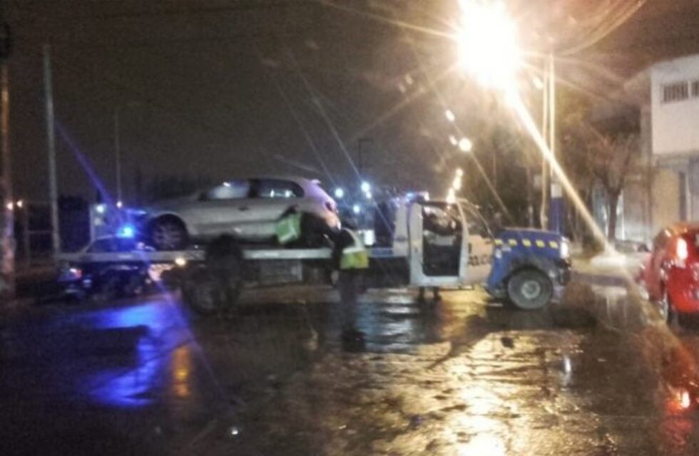 Un policía volcó y agredió a efectivos al negarse a hacer el control de alcoholemia