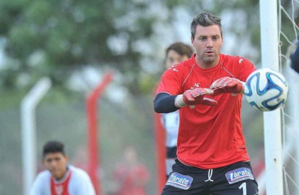 Julio Chiarini volverá a atajar en Instituto