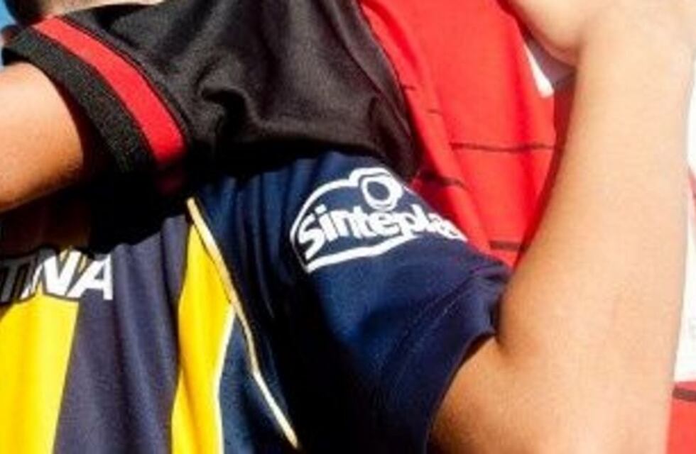 Como Montescos y Capuletos: se filmará en Rosario una historia de amor entre una hincha canalla y un leproso